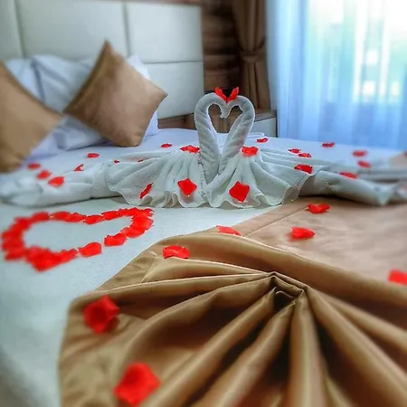 Grand Hekimoğlu Oda ve Kahvaltı İzmir